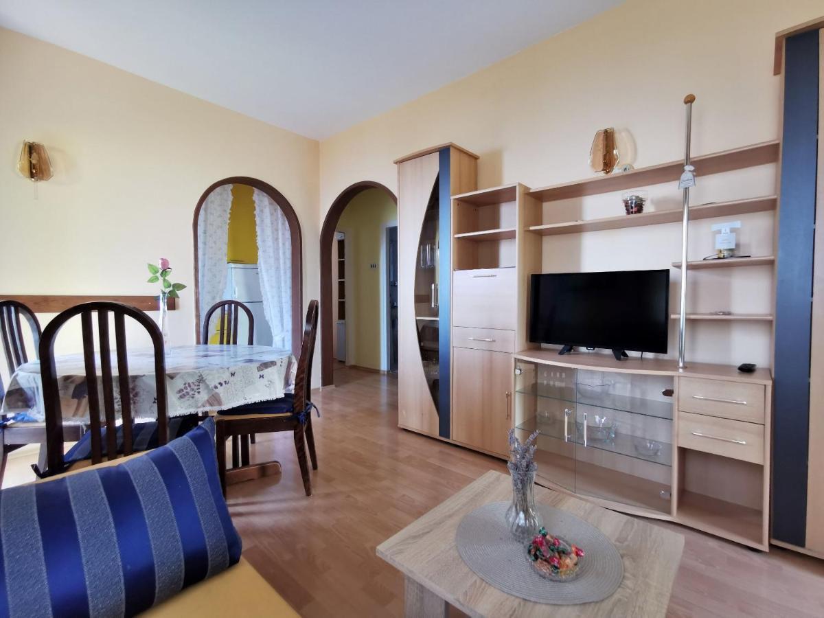 Apartment Delost Ловран Экстерьер фото